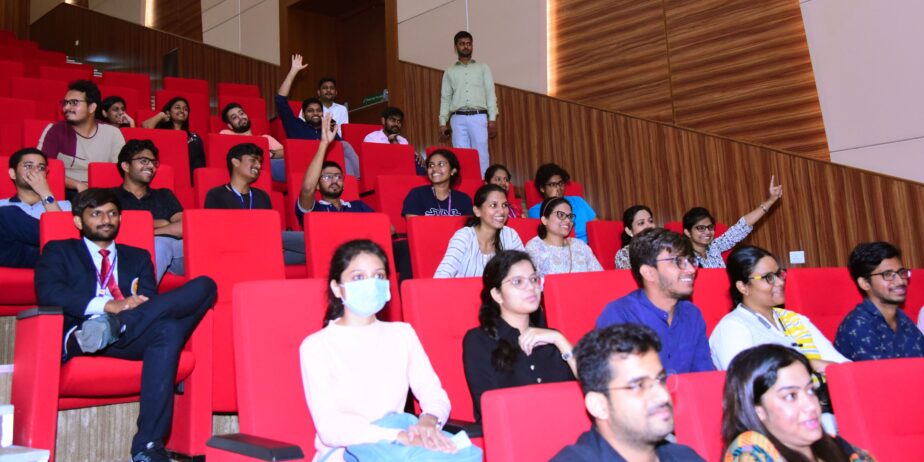 1667192242635f55b2d1180Image_4_Audience_enjoying_the_proceeedings_of_the_Quiz