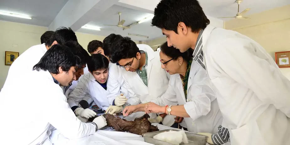 Santosh-Medical-College-Ghaziabad-4