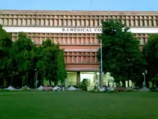 #image_title B-J-Medical-College-Ahmedabad-Campus-View-2-1